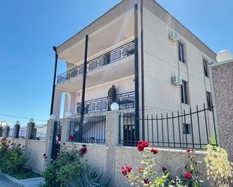 Decca Hotel - Yerevan - Building