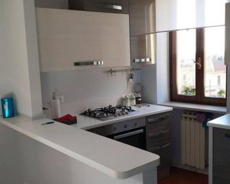 Apartment Orange room in the Castle, near Lake Garda - Bedizzole - Cucina