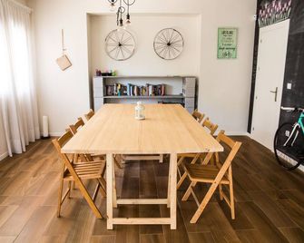 Barbatuke Hostel - Málaga - Comedor