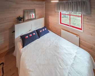 4 Bedroom Cozy Home In Åhus - Ahus - Schlafzimmer