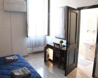 B&b station - Brindisi - Sala de estar