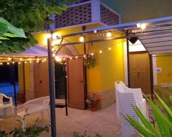 Edera - Porto Sant'Elpidio - Patio