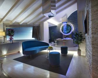 Vip's Motel Luxury Accommodation & Spa - Lonato del Garda - Lobby