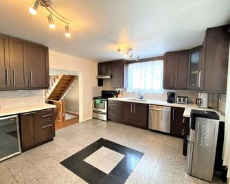 Waterfront Cottage On Sturgeon Lake With Ac & Wifi - Fenelon Falls - Kitchen