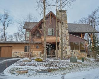 Retreat on Main Street - McHenry - Edificio