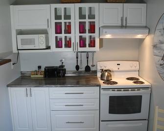 Pebble Beach House Gibson's BC - Gibsons - Kitchen