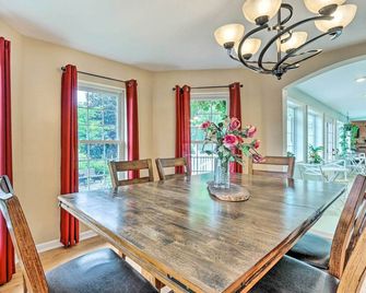 Charles Town Home w/ Private Pool & Hot Tub - Charles Town - Comedor