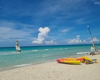 Pupi y Tula - Varadero - Strand