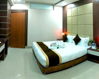 Hotel Gajur Palace - Dharan - Bedroom