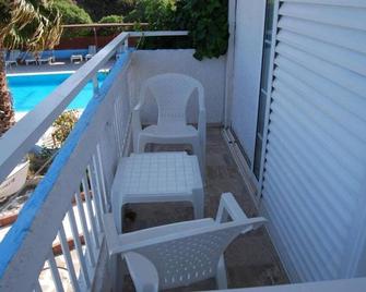 Jack's Apartments - Kefalos - Balkon
