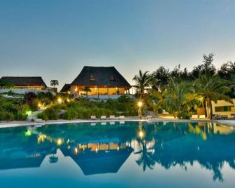 Zanbluu Beach Hotel - Kiwengwa - Basen