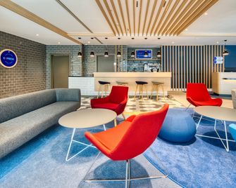 Holiday Inn Express Madrid - Airport By IHG - Madrid - Lounge
