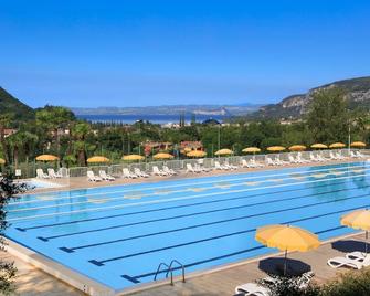 Poiano Garda Resort Appartamenti - Garda - Pool