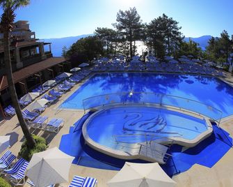 Labranda Mares Marmaris Hotel - איצ'מלר - בריכה