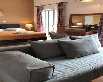 Vlassis Studios - Mesoggi - Bedroom