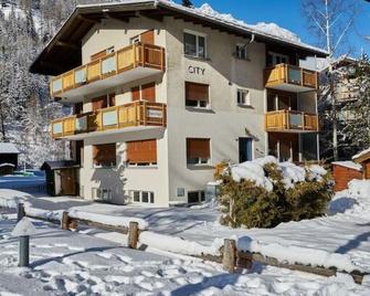 Haus City - Saas-Grund - Building