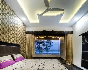 Raj Sea Front Beach Resort 102 - Mangalore - Bedroom