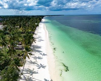 Manolo Beach Resort - Uroa - Strand