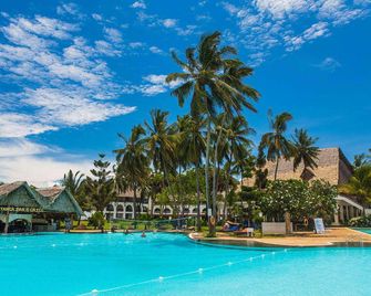 Reef Hotel Mombasa - Mombasa - Piscina