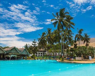 Reef Hotel Mombasa - Mombasa - Piscina
