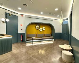 Hip Karma Hostel - Barcelona - Front desk