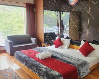 Yamunotri Heli Resort - Kharsālī