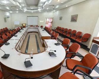 Red Bishop Tourist Resort - Panchkula - Meetingraum