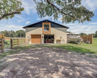 Cozy Altoona Studio with Fire Pit Farm On-Site! - Umatilla - Building