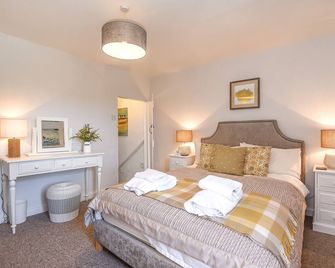Brent Burn - sleeps 4 guests in 2 bedrooms - Burnham Market - Bedroom