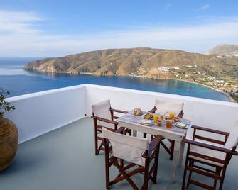 Uranos Studios - Chora - Balkon