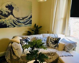 Historic Grade 2 listed Cottage with Parking - Rye - Salon