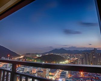 Cs Premier Hotel - Anyang - Balkon