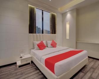 OYO 35844 Hotel Lotus Residency - Sangli - Bedroom