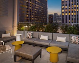Hampton Inn by Hilton New York Times Square - New York - Balcony