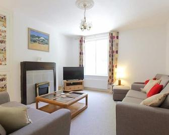 Rojoy - Salisbury - Living room