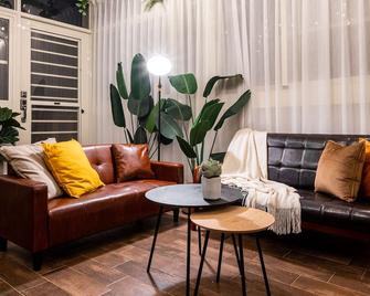 Penghu Storyteller - Magong City - Living room