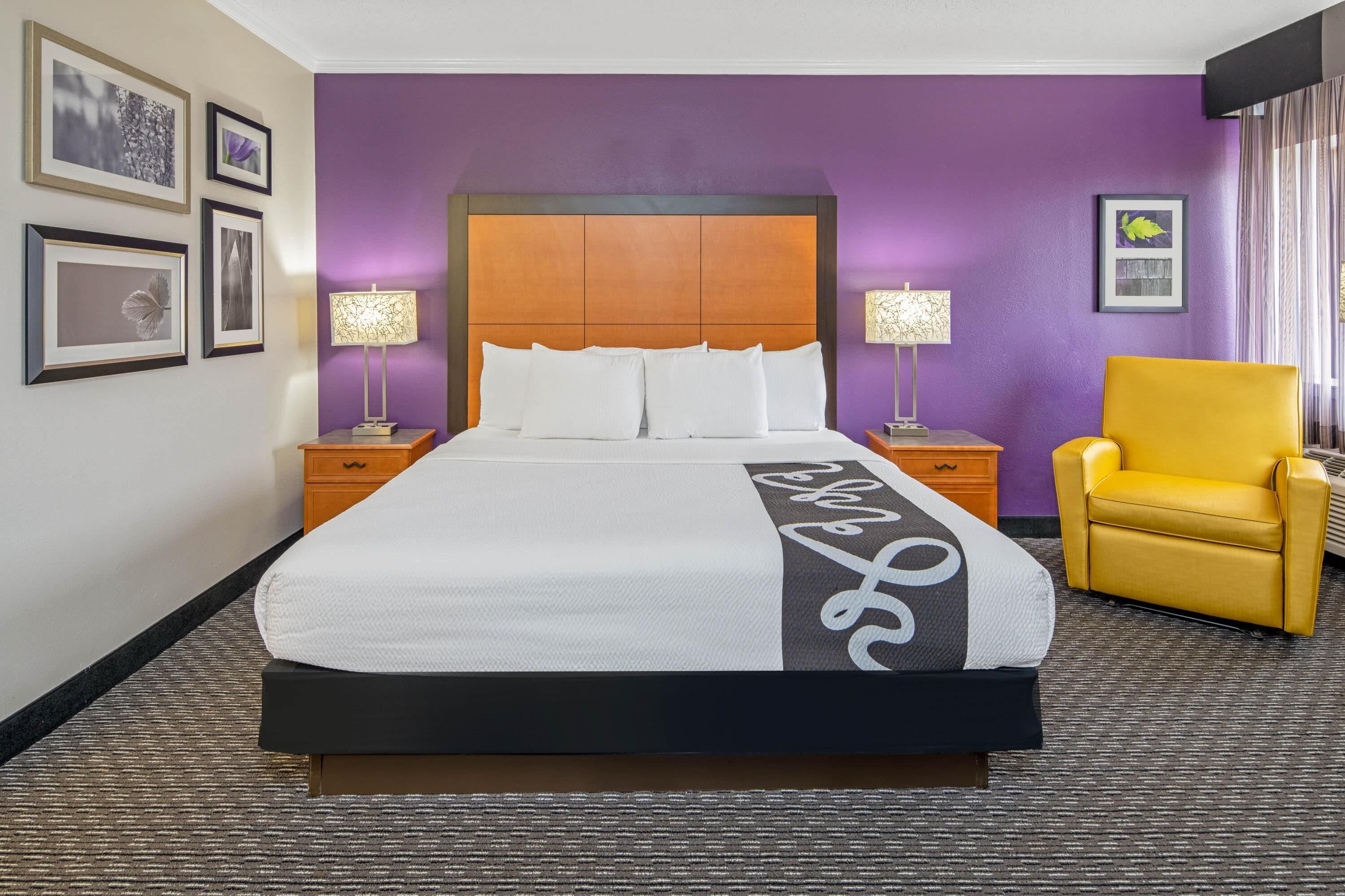 La Quinta Inn & Suites by Wyndham Baton Rouge Siegen Lane - באטון רוז' - חדר שינה