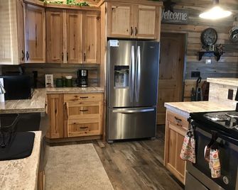 Cozy Cabin with wrap around porch - Antimony - Kitchen