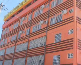 Hotel Continental - Morondava - Building