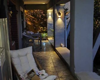 Charming 1-bedroom villa with WiFi and AC in amazing Istanbul - Istanbul - Patio