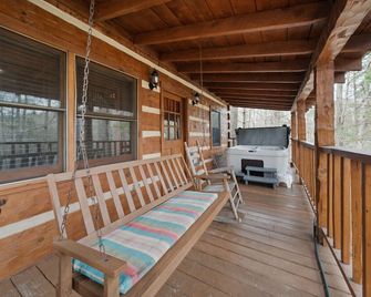 An Affair To Remember 1 Bedroom Cabin by Heavenly Views Resort - Gatlinburg - Balkong