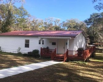 Lake Talquin Waterfront Vacation Rental - Quincy - Building