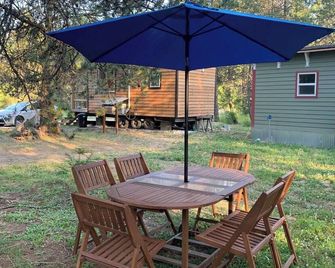 #31 Tranquil Pines Tiny Houses Horse Friendly - Oldtown - Patio