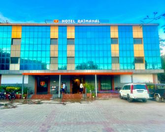 Hotel Rajmahal Green - Bhiwadi - Gebäude