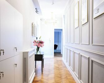 Wislna Main Square Apartments - Krakow - Hallway