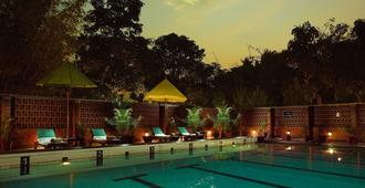 奧爾德班加羅爾度假村和會議中心 - 吉格卡加拉 - 班加羅爾 - 游泳池