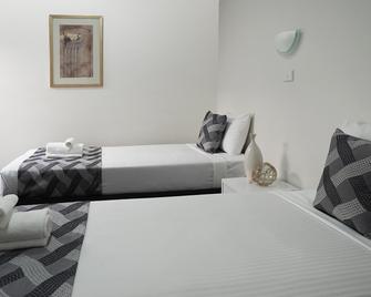 Shells Apartments - Sorrento - Bedroom