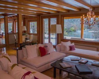 Rio Hermoso Hotel De Montaña - San Martin de los Andes - Huiskamer
