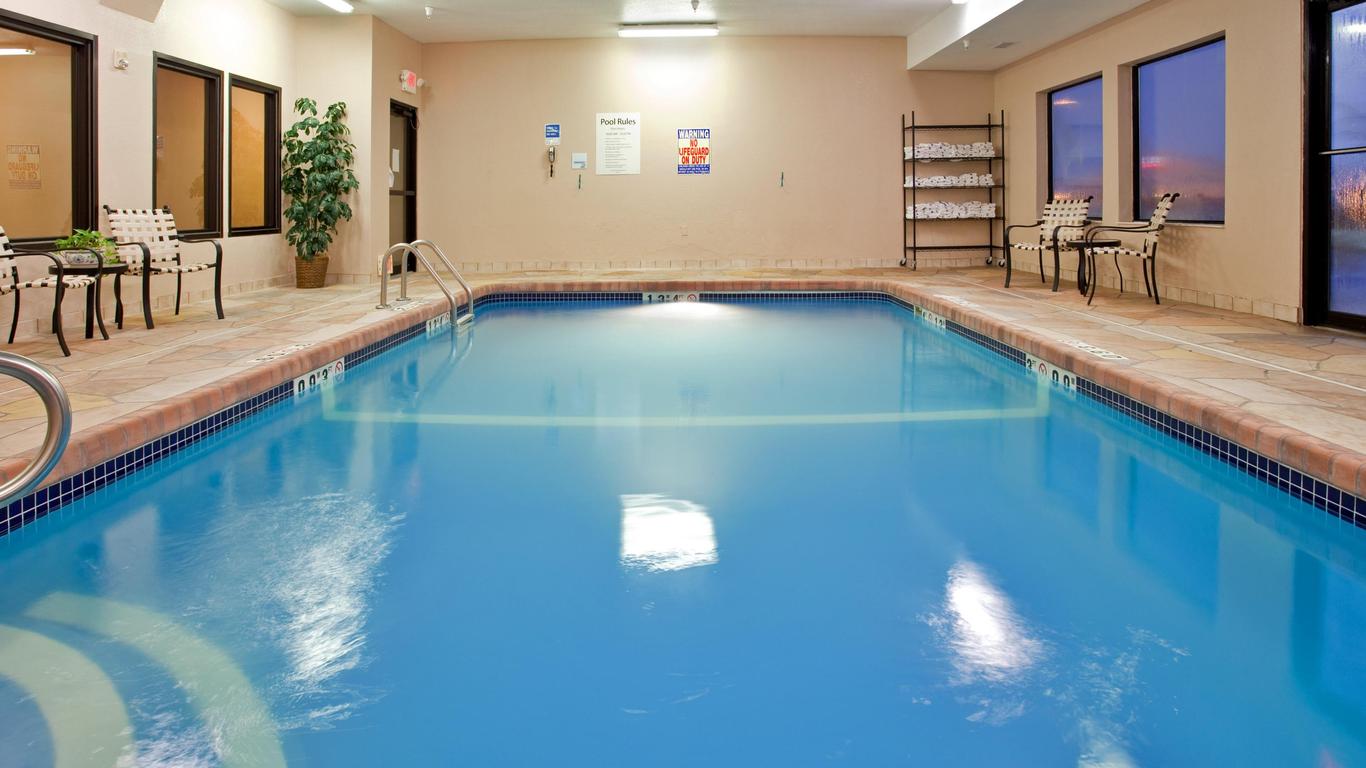 Holiday Inn Express & Suites Kansas City-Liberty (Hwy 152) By IHG