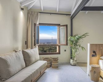 Achatis Suites - Koutouloufari - Wohnzimmer